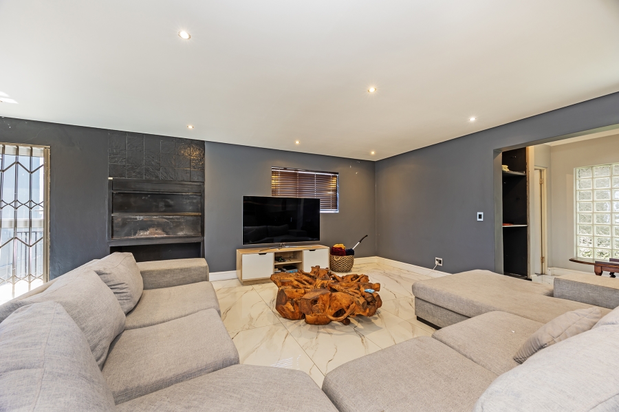 5 Bedroom Property for Sale in Haasendal Western Cape